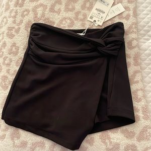 Asymmetrical Zara black skort